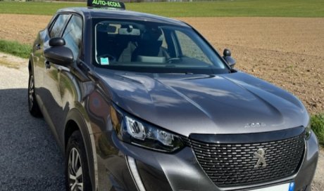 Cours de conduite avec véhicule récent à boite manuelle à Saint-Siméon-de-Bressieux 